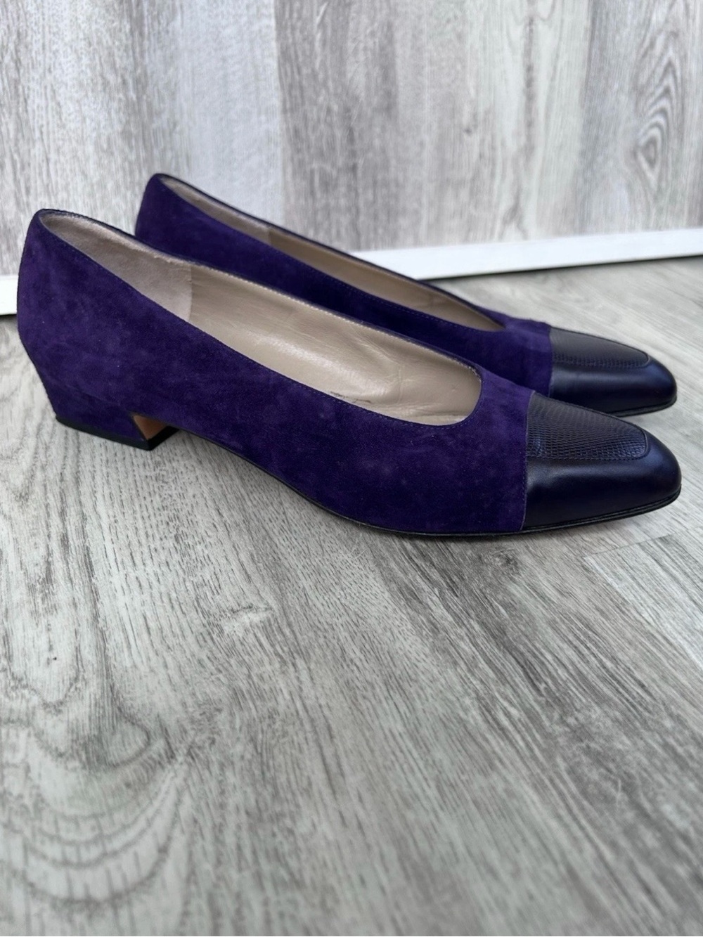 Salvatore Ferragamo Kitten Heel Womens 7.5 B Cap Toe Purple Suede Made In Italy